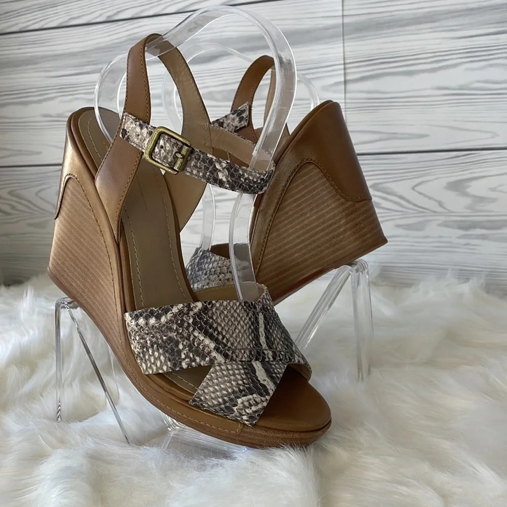 Johnston & Murphy Snake Embossed Wedge Sandals‎